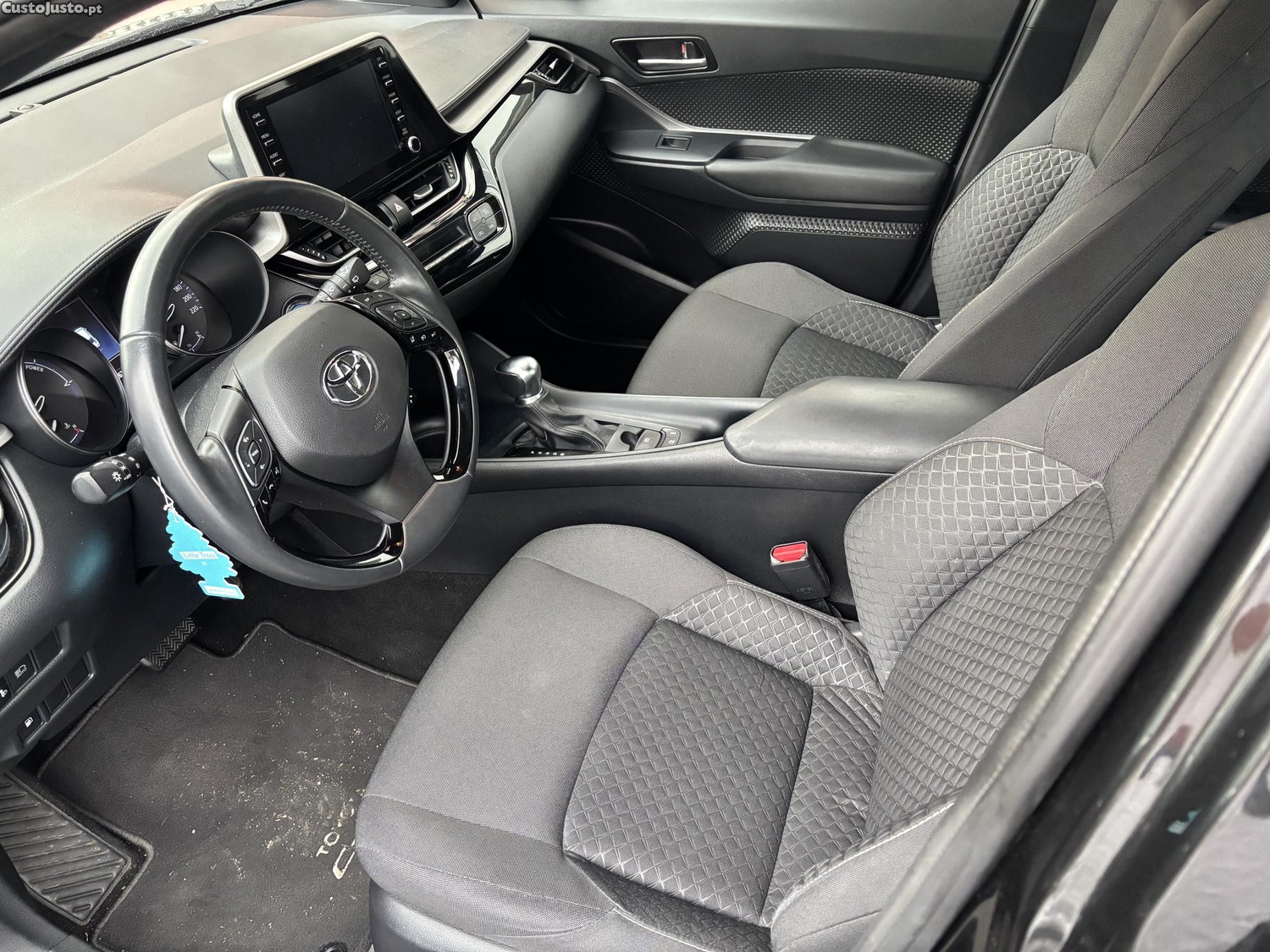 Toyota C-HR 1.8 Hybrid — fotografia 3
