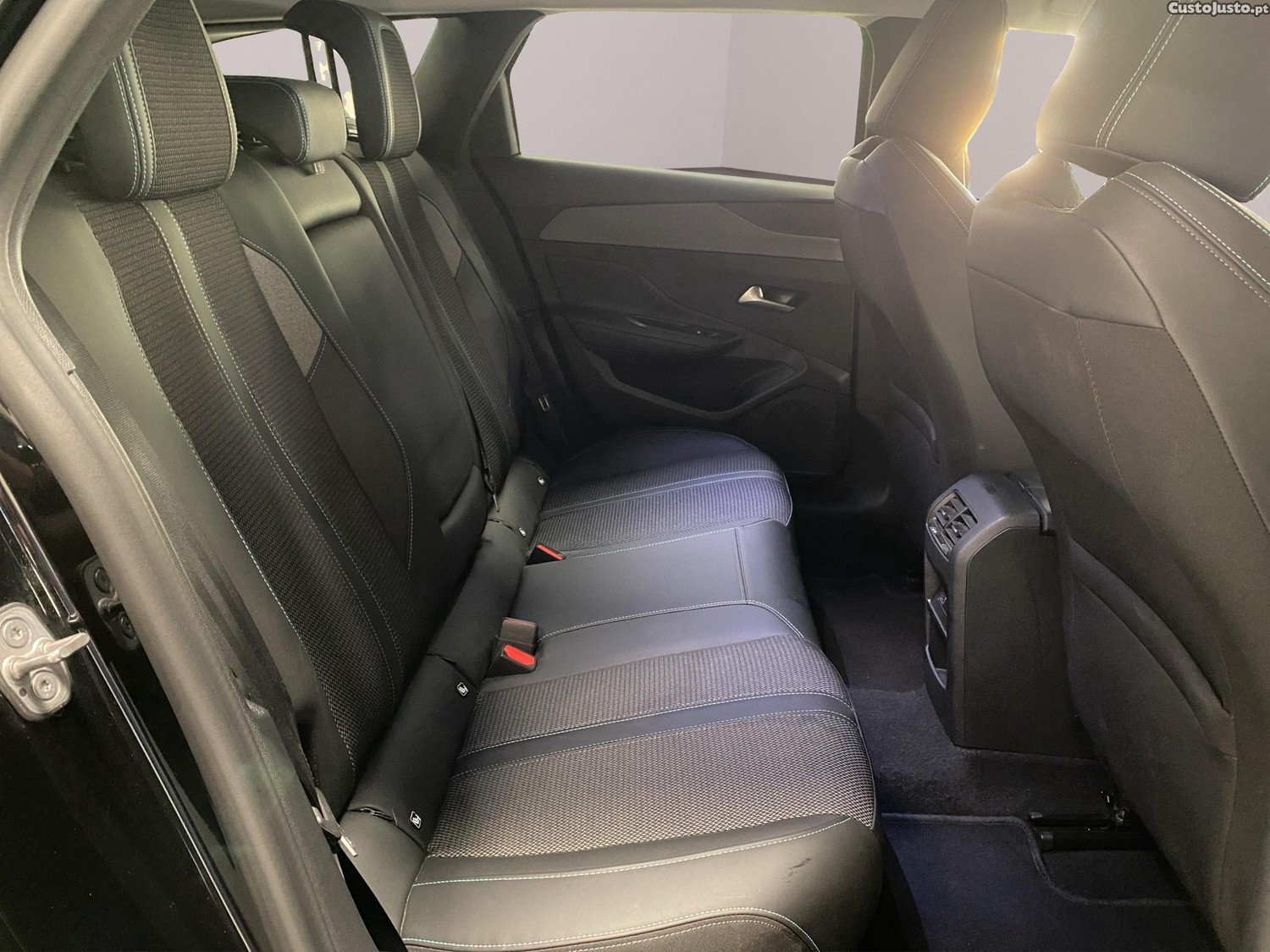 Peugeot 308 SW 1.2 PureTech Allure EAT8 — fotografia 4