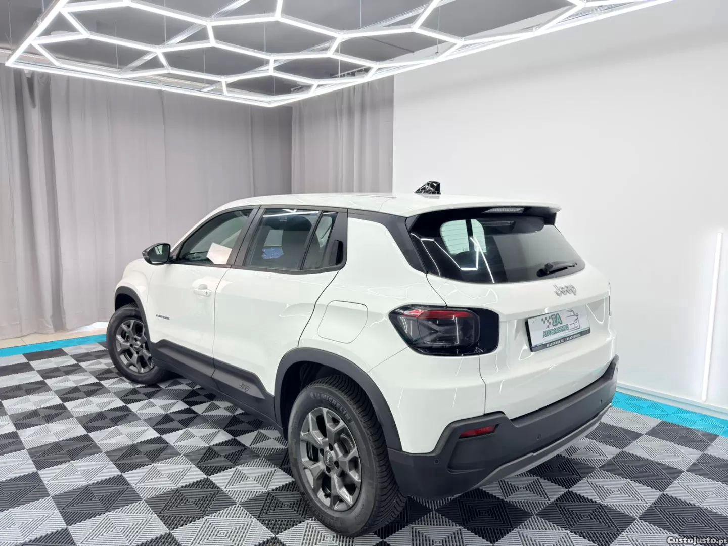 Jeep Avenger 54 kwh longitude — fotografia 17
