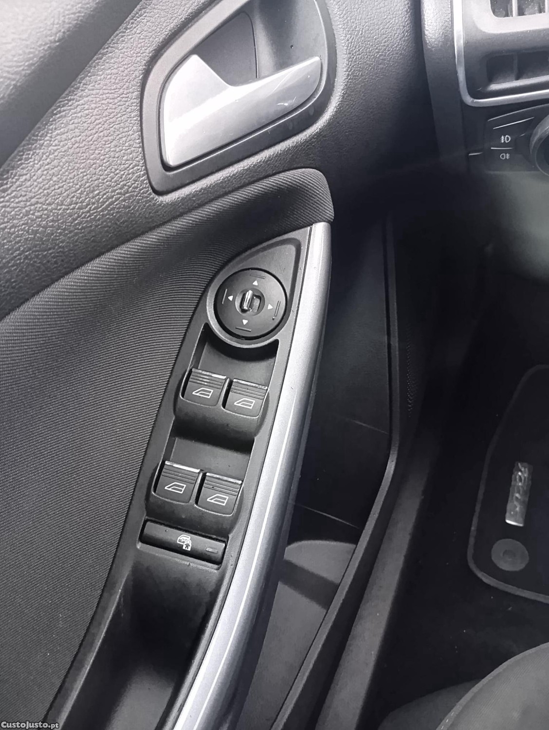Ford Focus 1.0i 100cv 5 Portas — fotografia 7