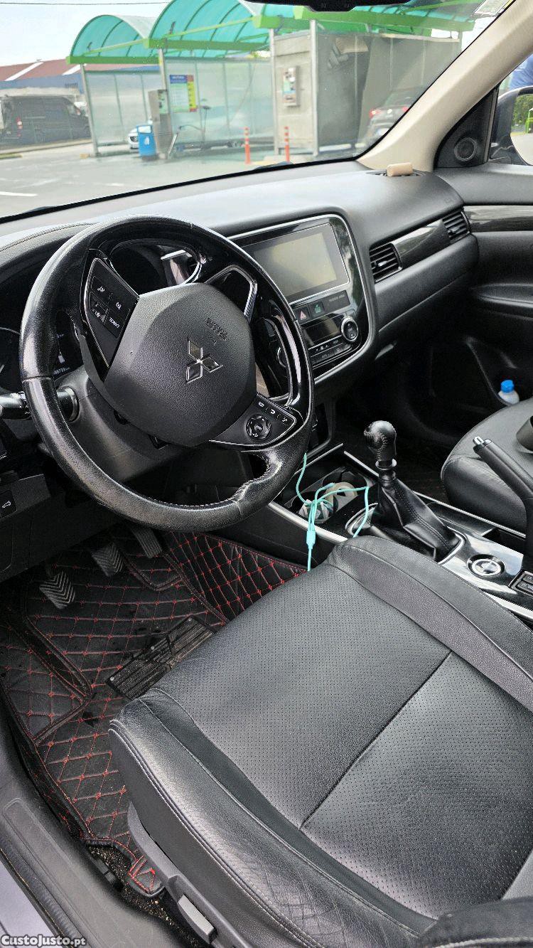 Mitsubishi Outlander 2.2 DI-D 7 Lugares (Nacional) — fotografia 8