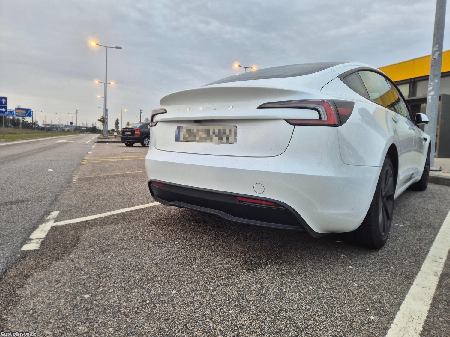 Tesla Model 3 3 — fotografia 8