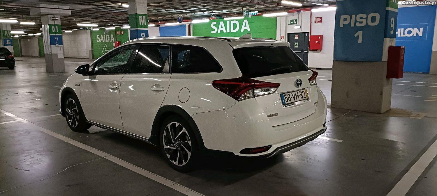 Toyota Auris Freestyle - 18 foto 2