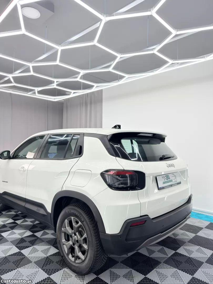 Jeep Avenger 54 kwh longitude — fotografia 16