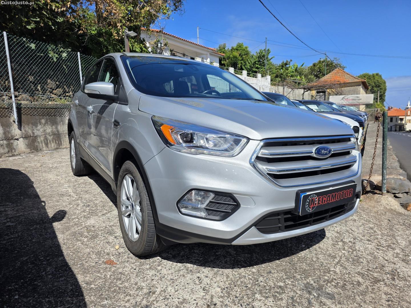 Ford Kuga 1.5 TDCi Business — photo 2