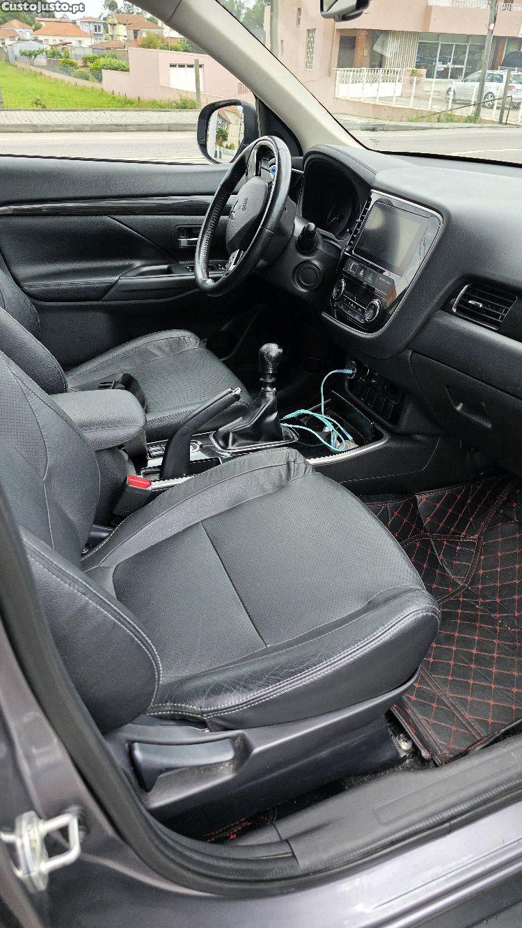 Mitsubishi Outlander 2.2 DI-D 7 Lugares (Nacional) — fotografia 7
