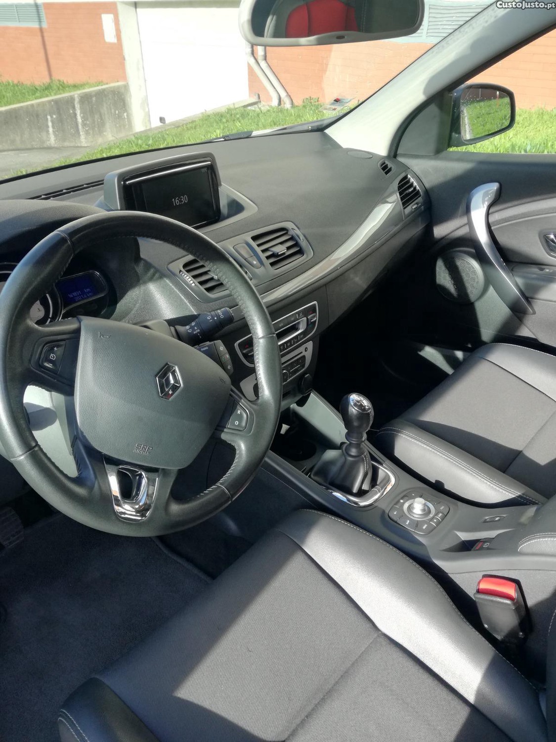 Renault Mégane Sport Tourer 1.5 dCi - 15 — photo 5
