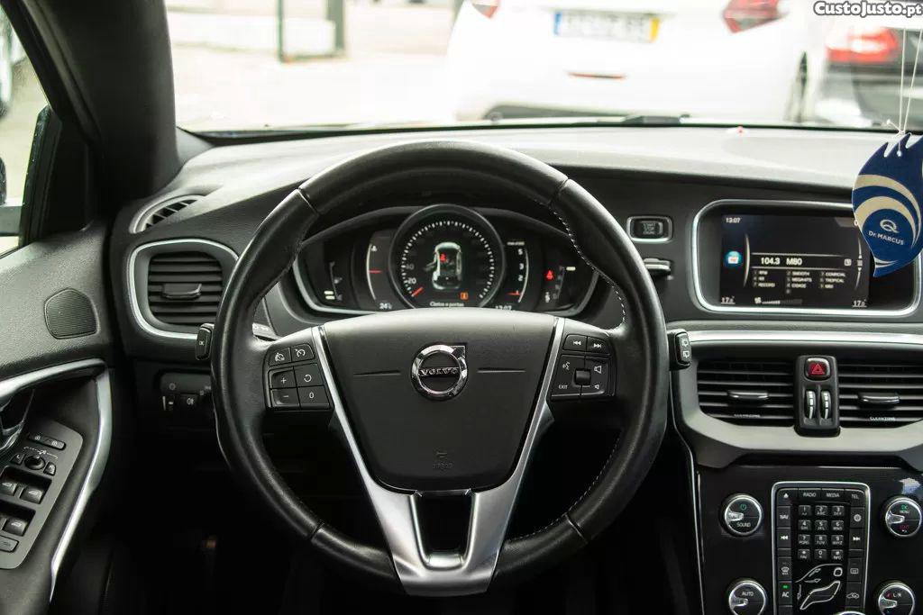 Volvo V40 2.0 d2 inscription geartronic — fotografia 3