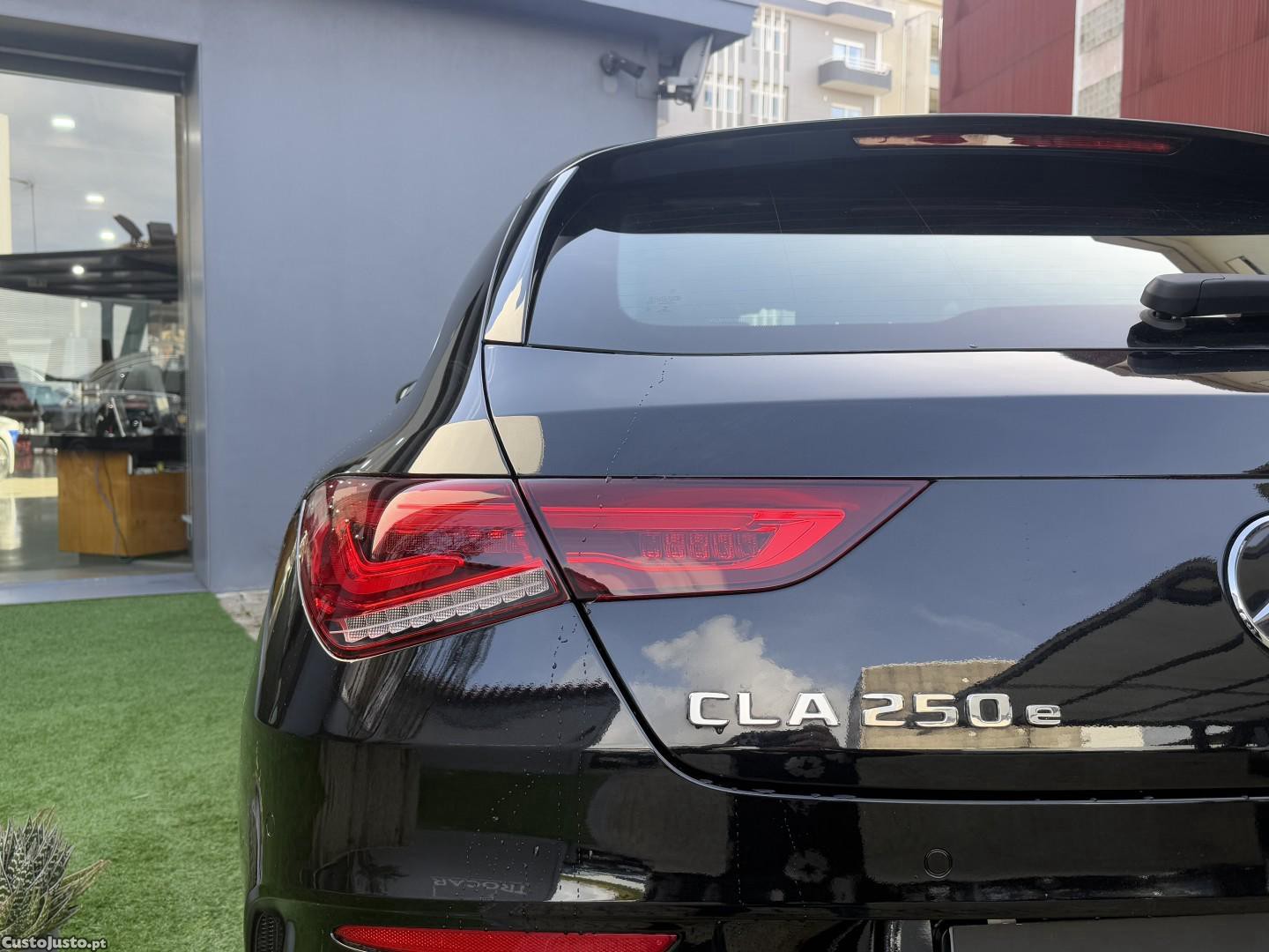 Mercedes-Benz CLA 250 e Shooting Brake AMG Line — fotografia 8