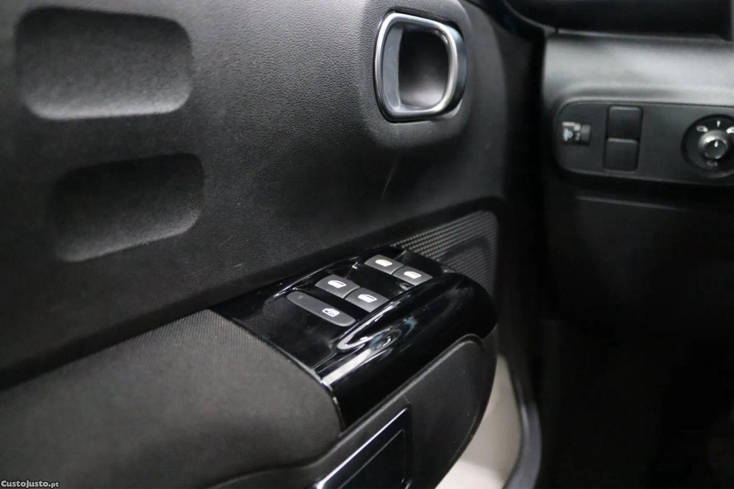 Citroën C3 1.2 PureTech Shine — fotografia 6