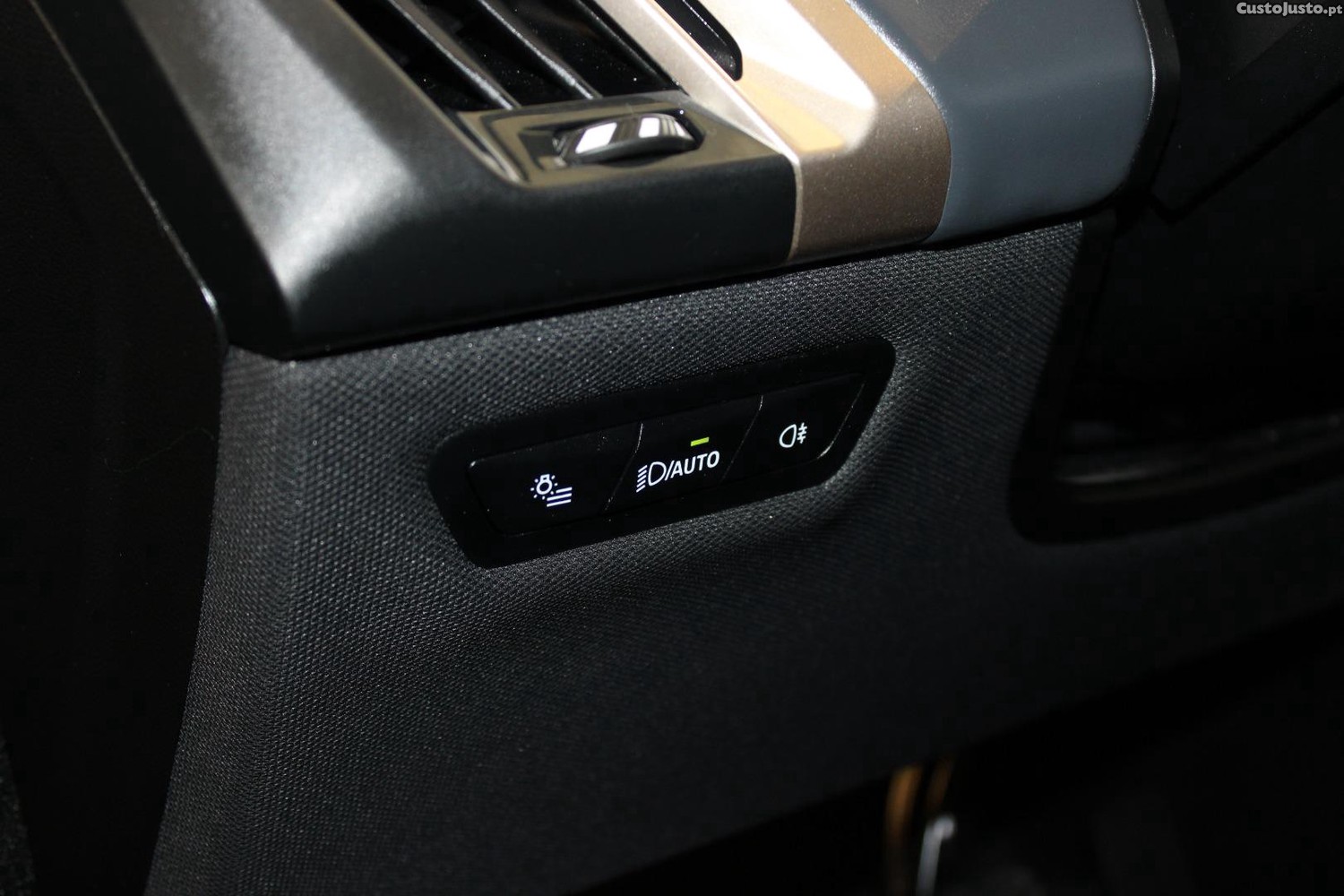 BMW iX XDRIVE 40 PACK DESPORTIVO — fotografia 36