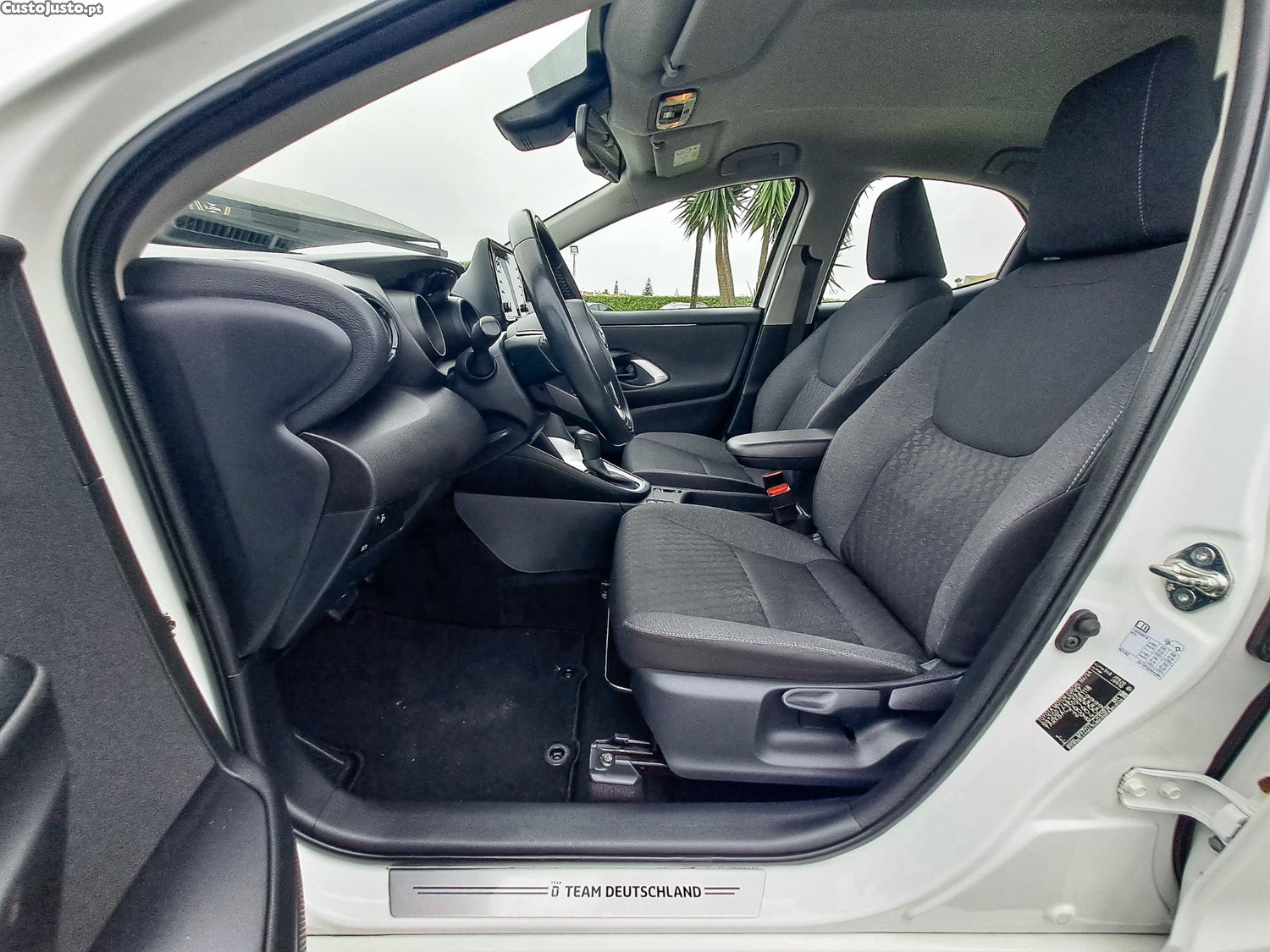 Toyota Yaris 1.5HDF EXCLUSIVE 116CV HIBRIDO/GASOLINA 2022 — fotografia 4