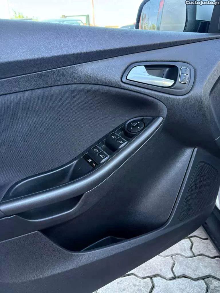 Ford Focus 1.5 ecoblue s&s aut. cool&connect — fotografia 6