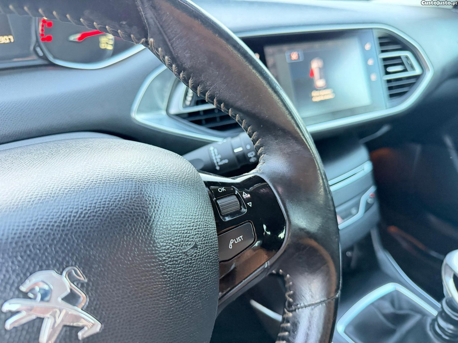 Peugeot 308 1.6 e-HDi Allure — fotografia 8