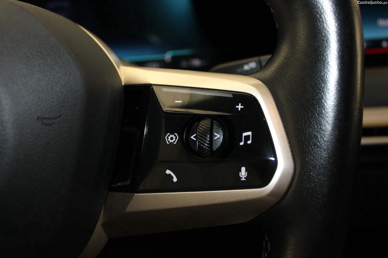 BMW iX XDRIVE 40 PACK DESPORTIVO — fotografia 34