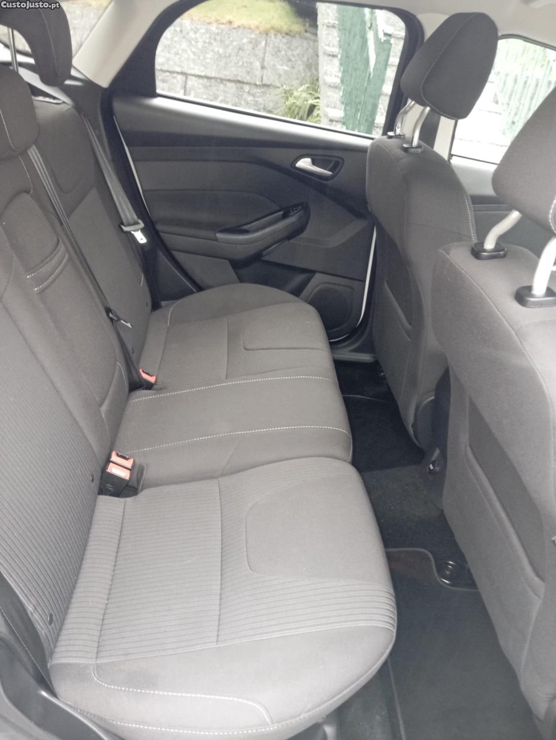 Ford Focus 1.0i 100cv 5 Portas — fotografia 2