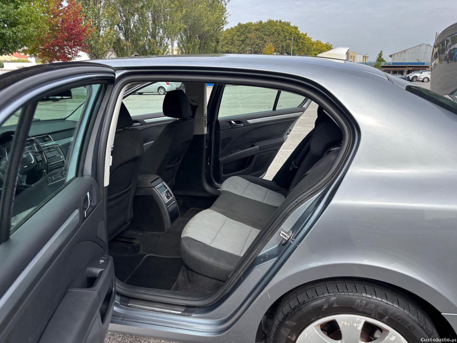 Skoda Superb 1.9 Tdi — fotografia 2