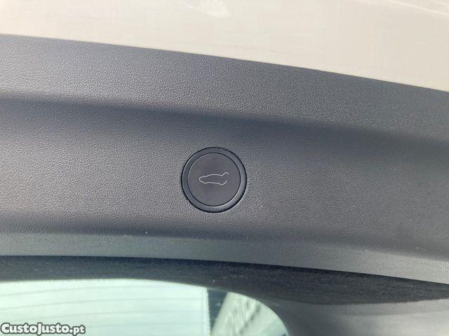 Tesla Model Y Long Range Dual Moto — fotografia 2