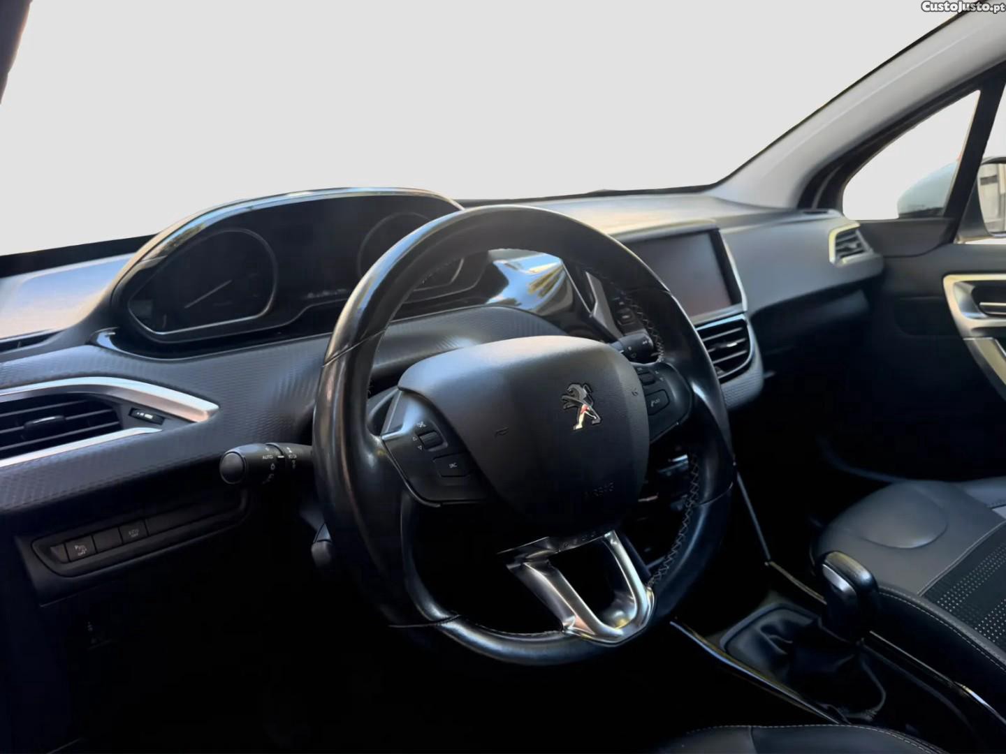 Peugeot 2008 1.2 PureTech Allure — fotografia 7