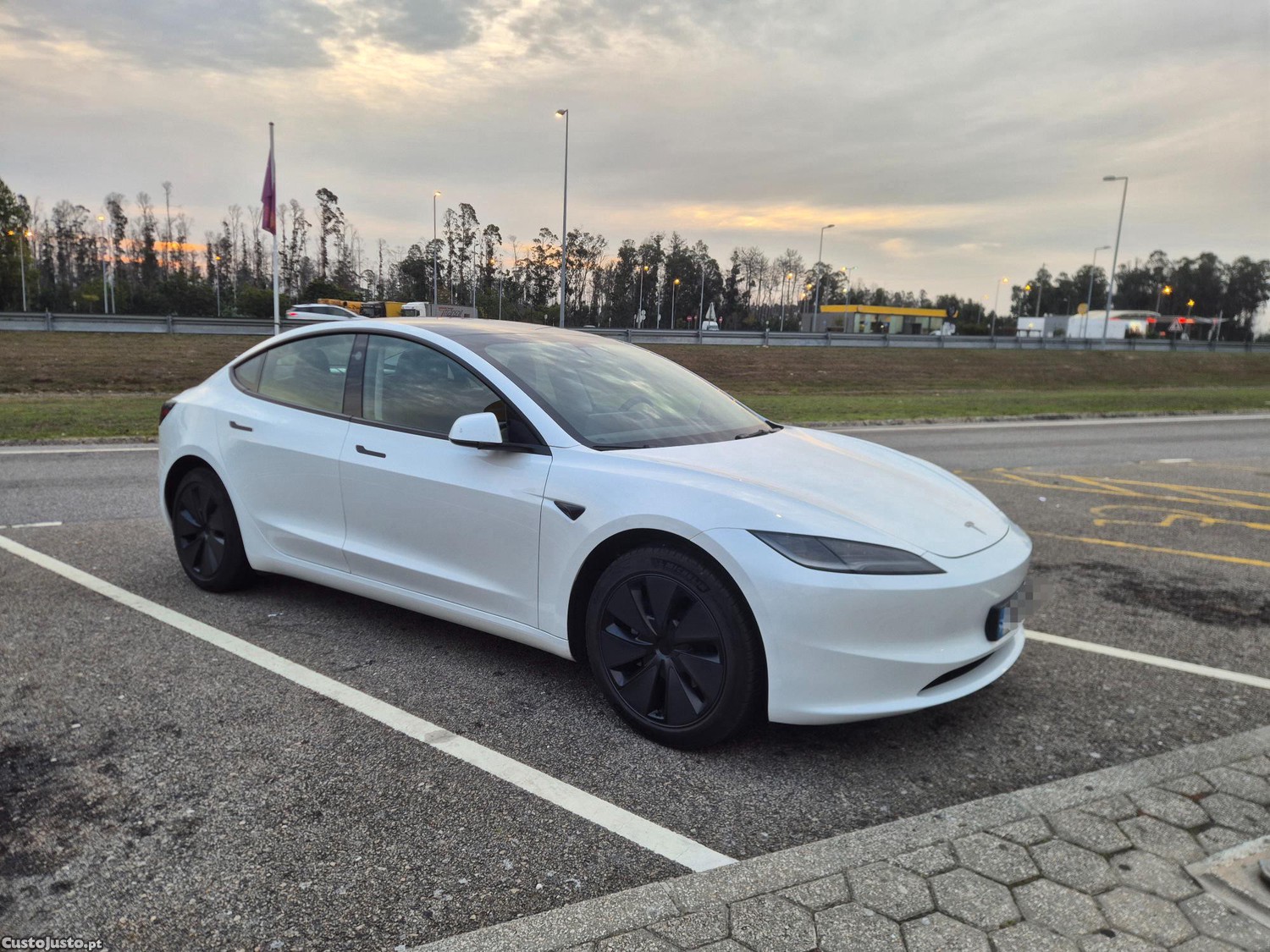 Tesla Model 3 3 — fotografia 11