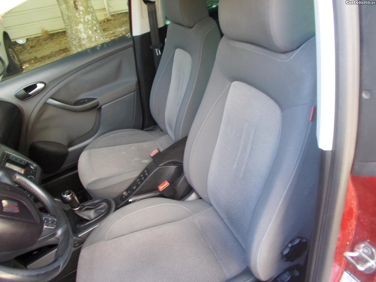SEAT Altea 1.6 TDI xl bom estado muitos extras — fotografia 4