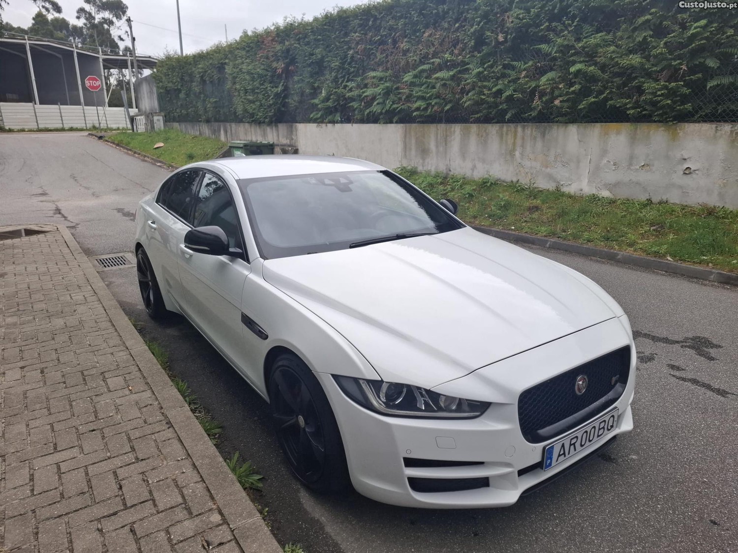 Jaguar XE R Sport - 15 foto 3