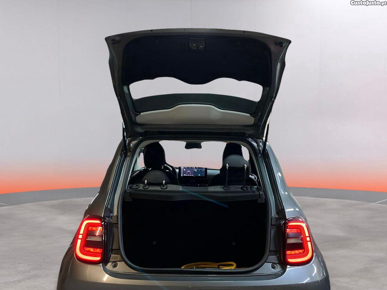 Fiat 500 e Icon Plus 42 KWh — fotografia 2