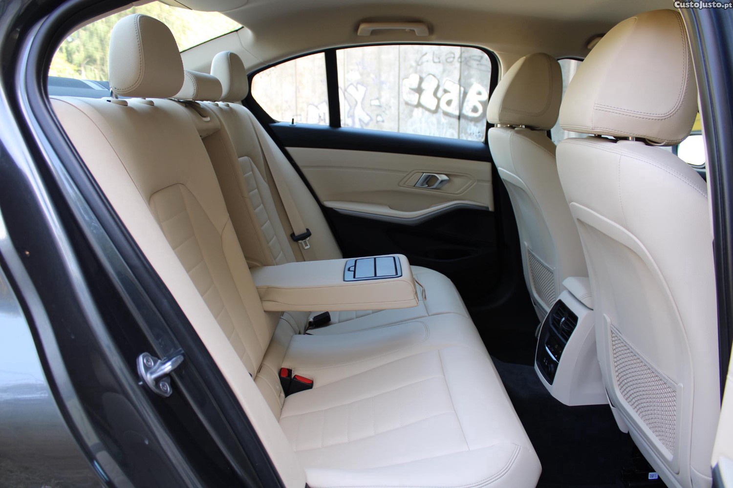 BMW 320 D Advantage Auto — fotografia 3