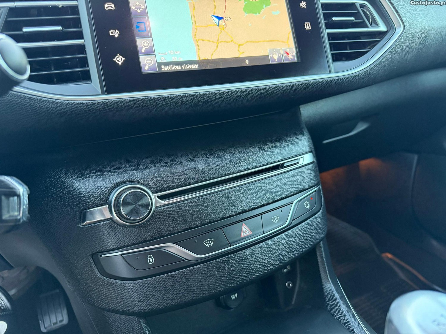 Peugeot 308 1.6 e-HDi Allure — fotografia 14