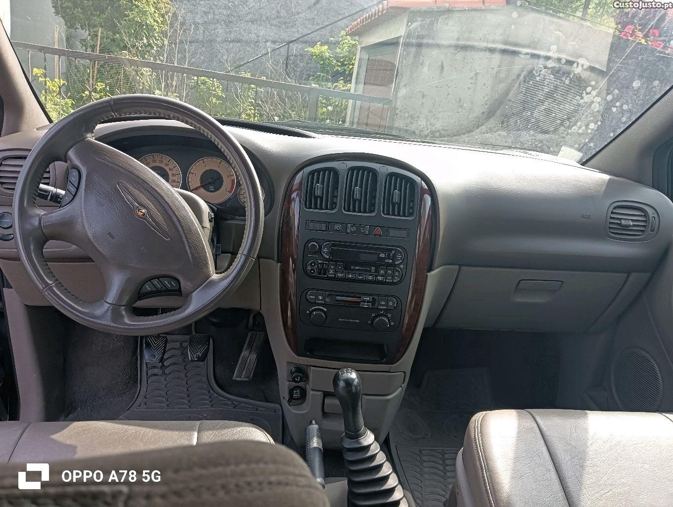 Chrysler Voyager 2.5 crd — fotografia 4
