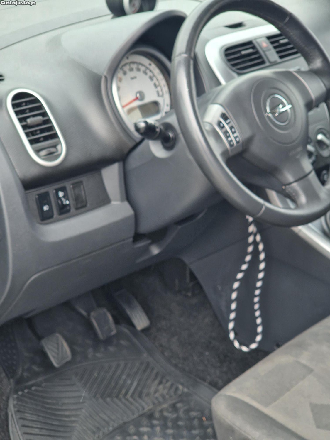 Opel Agila TITANIUM — fotografia 8