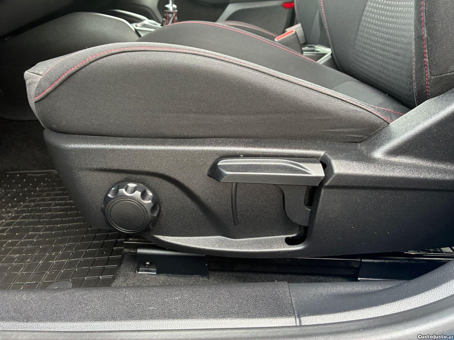 Ford Focus 1.0 EcoBoost Mild-Hybrid ST-Line X — fotografia 17