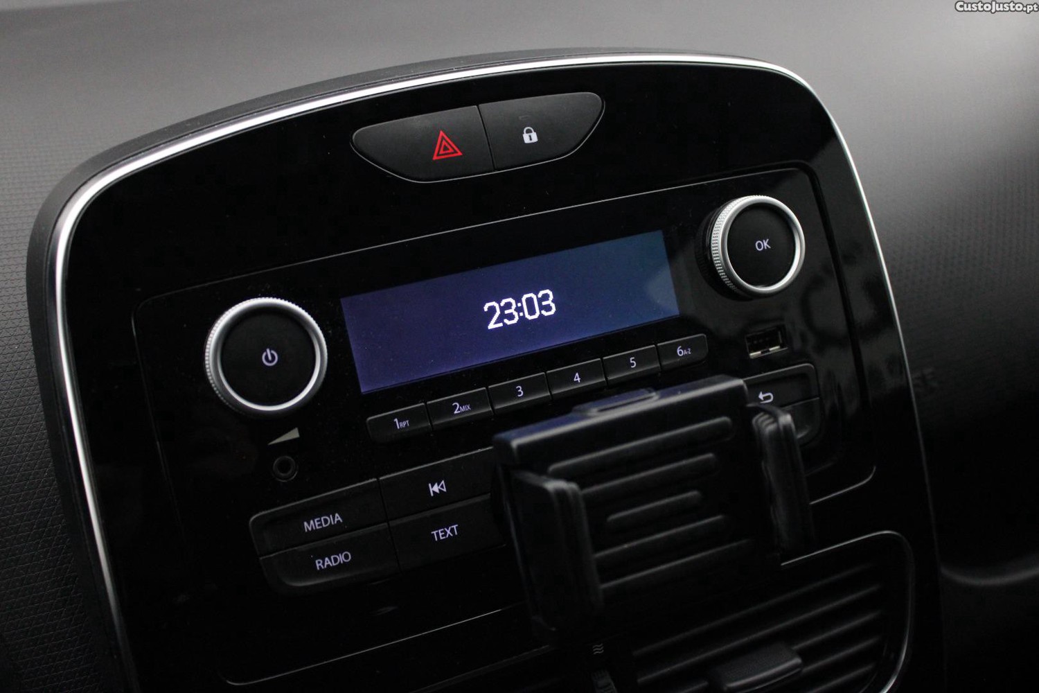 Renault Clio 1.5 DCI ZEN — fotografia 12