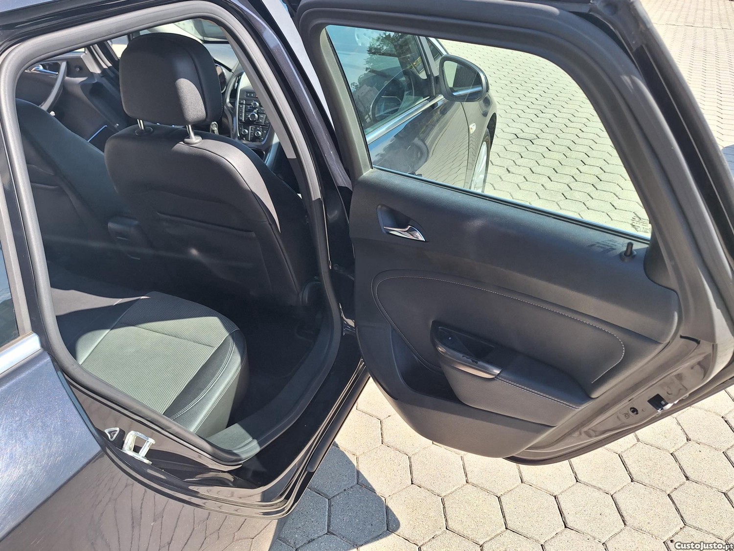 Opel Astra SPORTS TOURER — fotografia 4