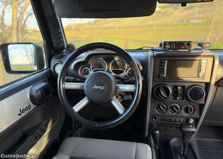 Jeep Wrangler 2.8 CRD DPF Auto Sahara — fotografia 3