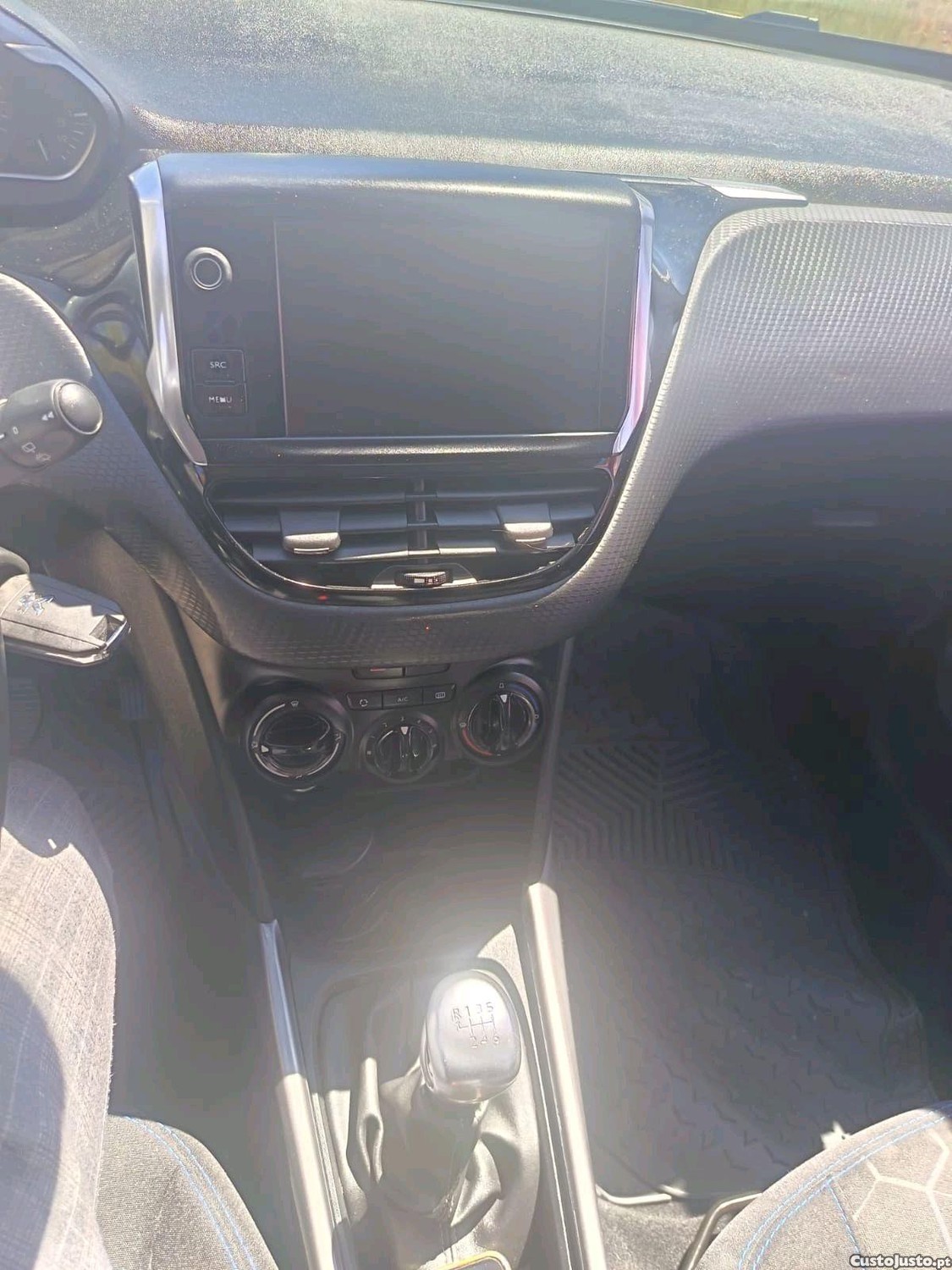 Peugeot e-2008 1.5 — fotografia 3