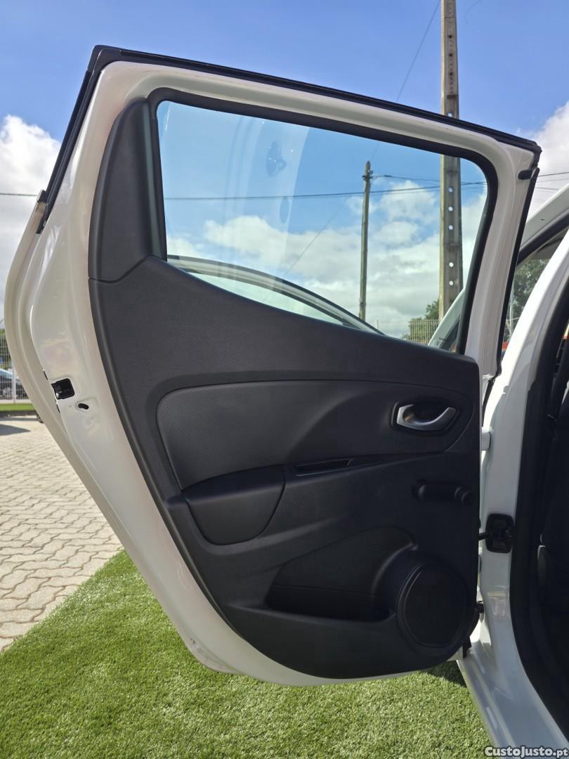 Renault Clio 1.5 dCi Zen — fotografia 12