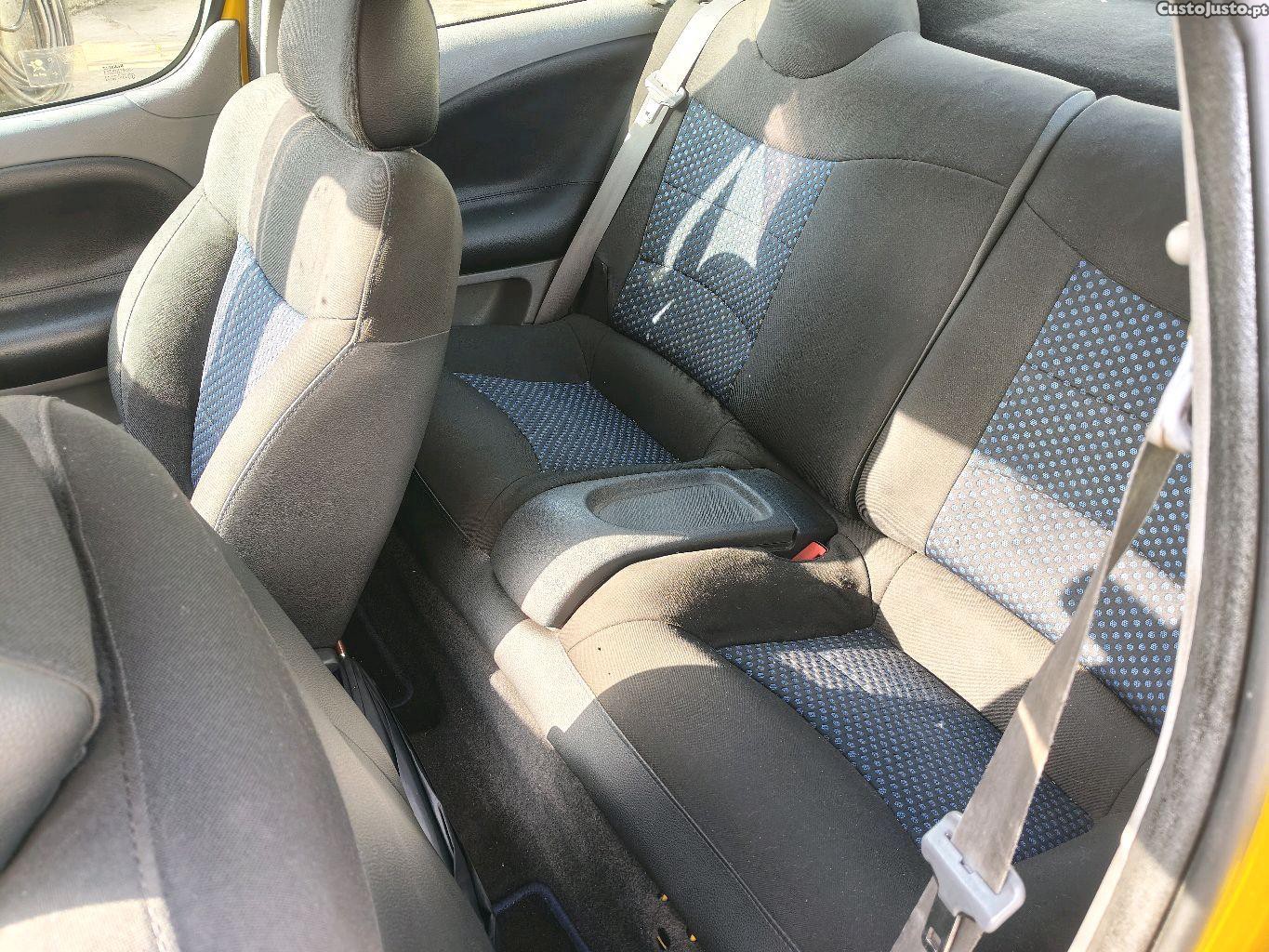 Renault Mégane coupé 16v — fotografia 3