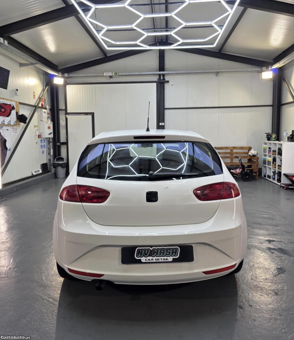 SEAT Leon 1.6 TDI 105 cv — fotografia 3