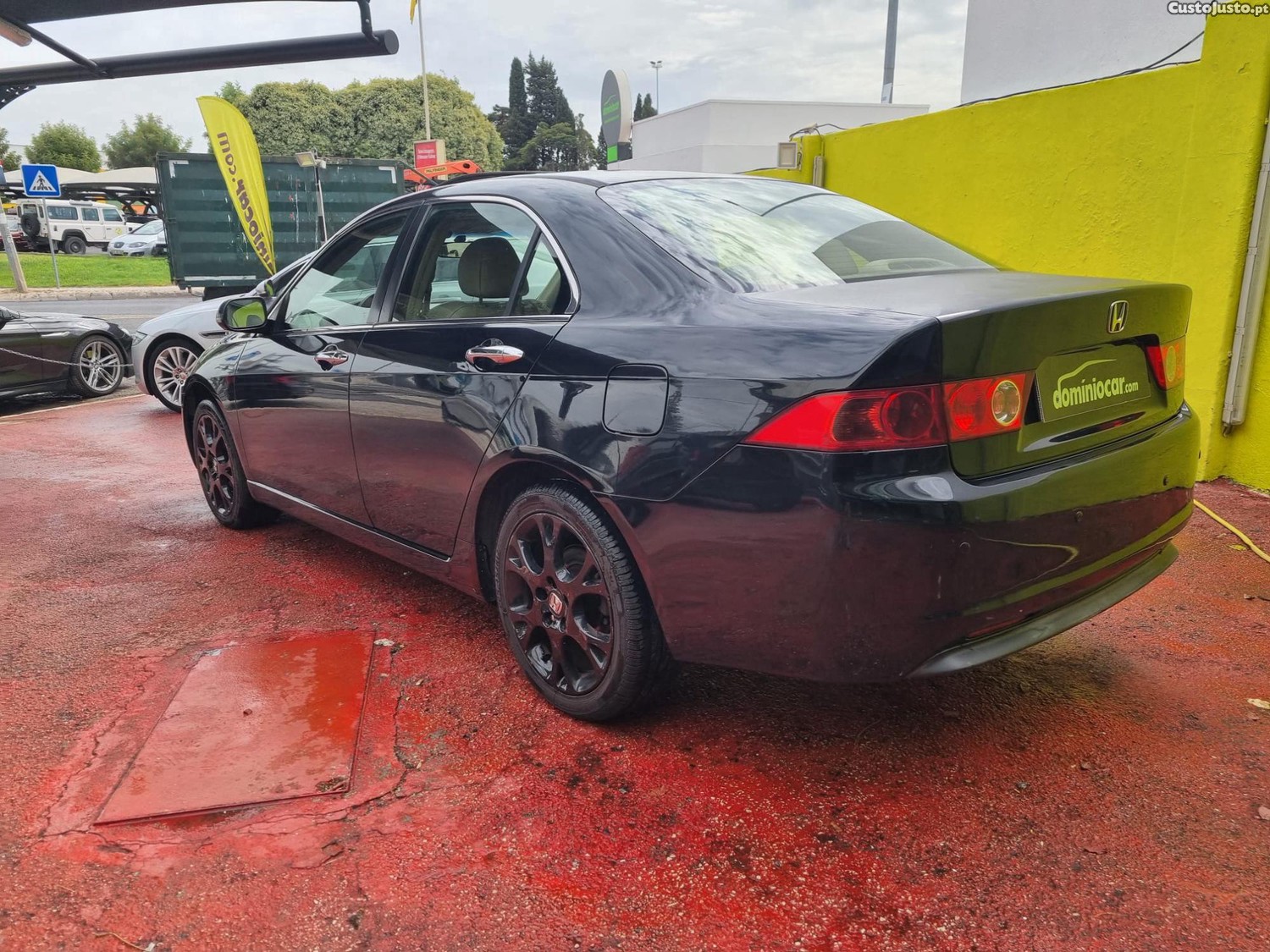 Honda Accord Exclusive - 05 foto 4