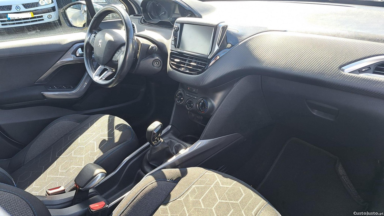 Peugeot 2008 1.2 PureTech Style - 18 — photo 4