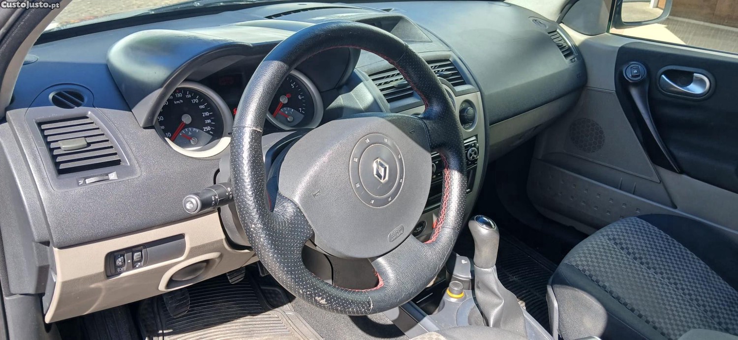 Renault Mégane 1.5 DCI Break — fotografia 7