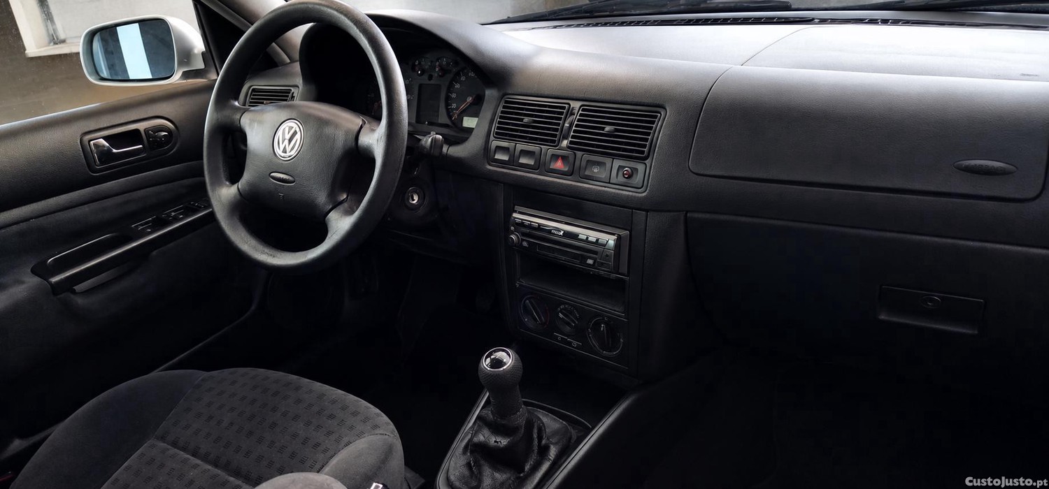 Volkswagen Golf IV 1.1i Confortline — fotografia 8