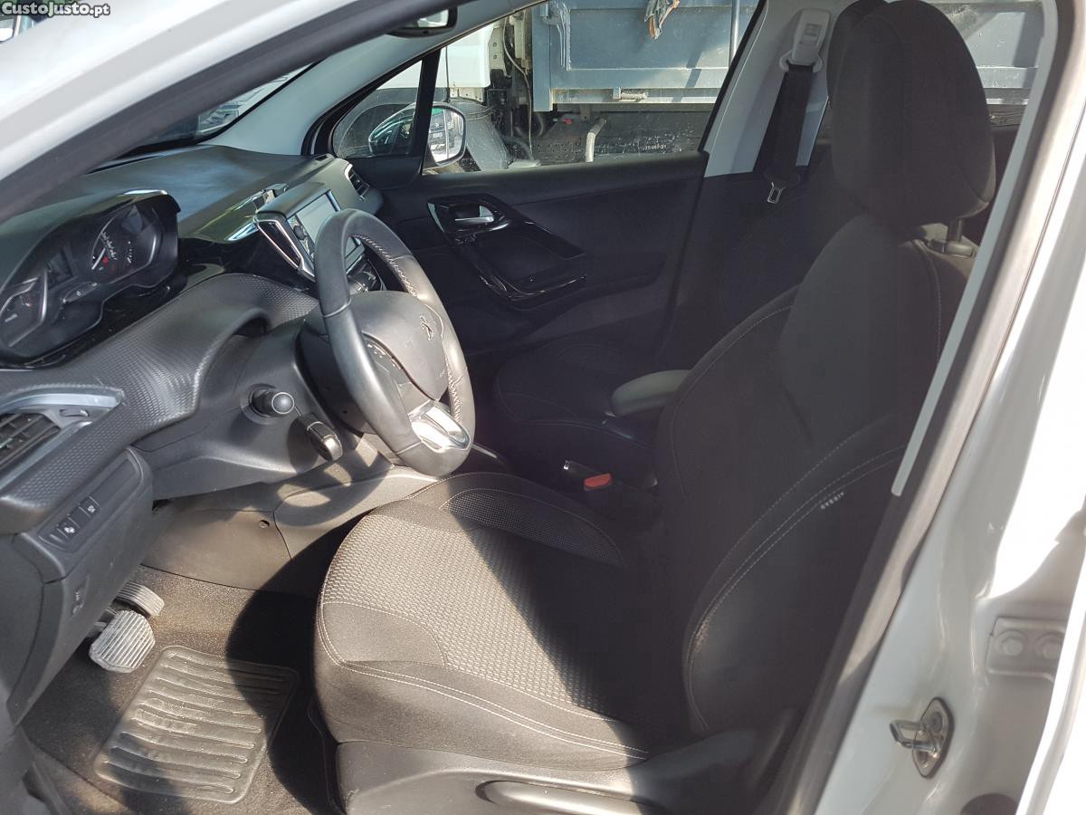 Peugeot 208 1.2 Automático — fotografia 3