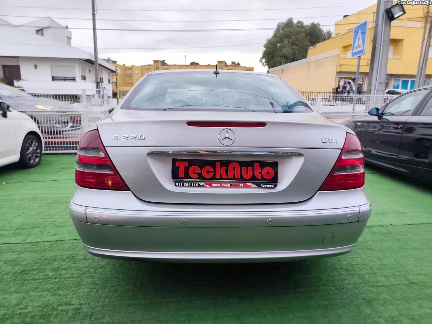 Mercedes-Benz E 220 CDi Avantgard — fotografia 19