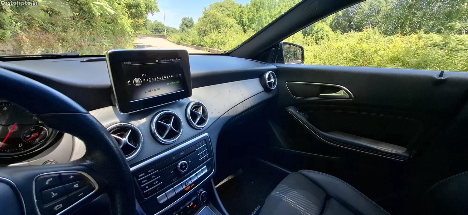 Mercedes-Benz CLA 180 Urban — fotografia 3