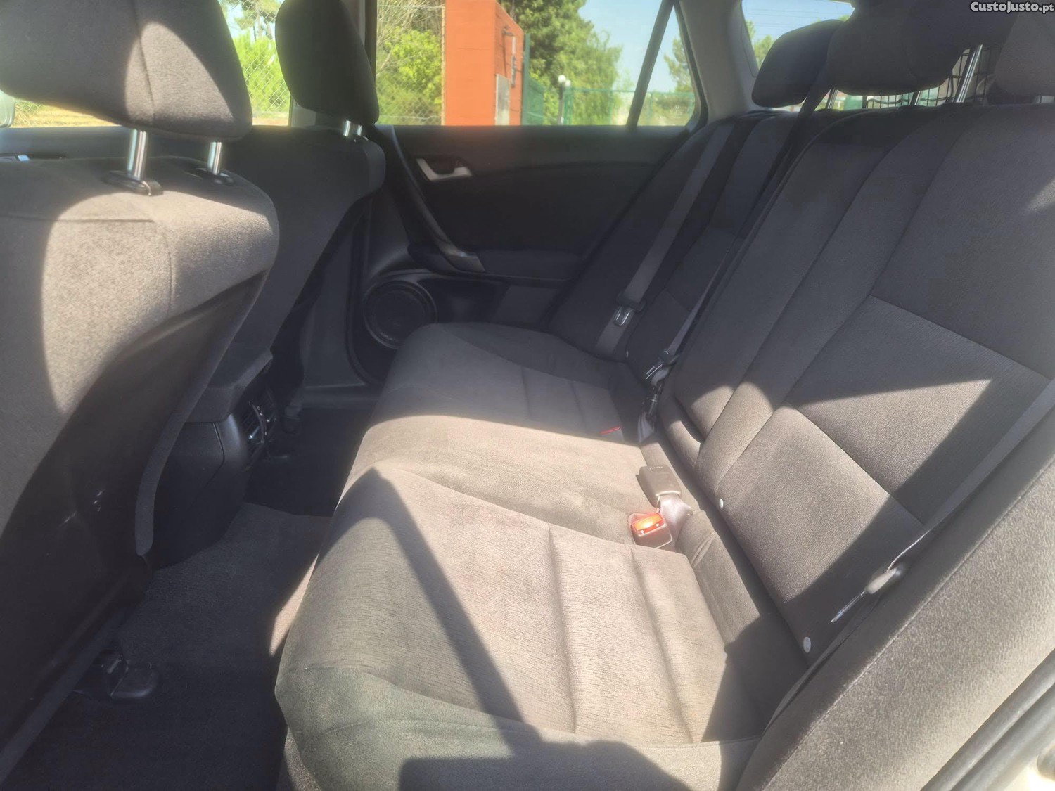 Honda Accord 2.2 I-DTEC Tourer — fotografia 3