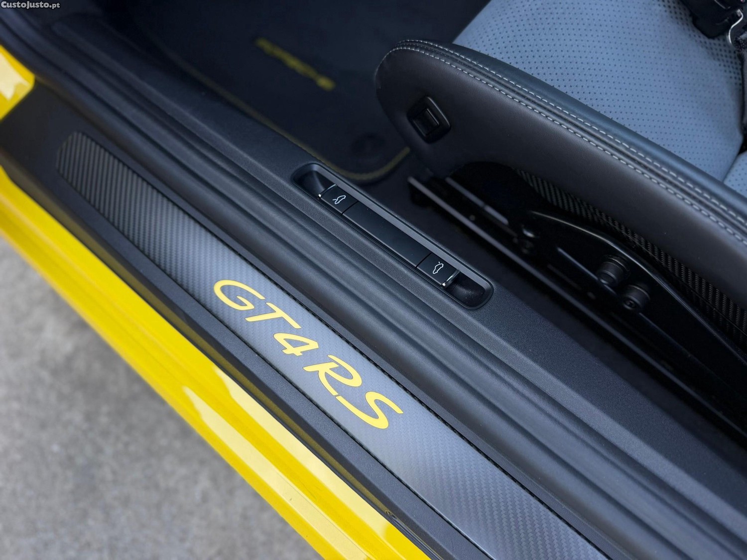 Porsche Cayman 718 GT4 RS — fotografia 13