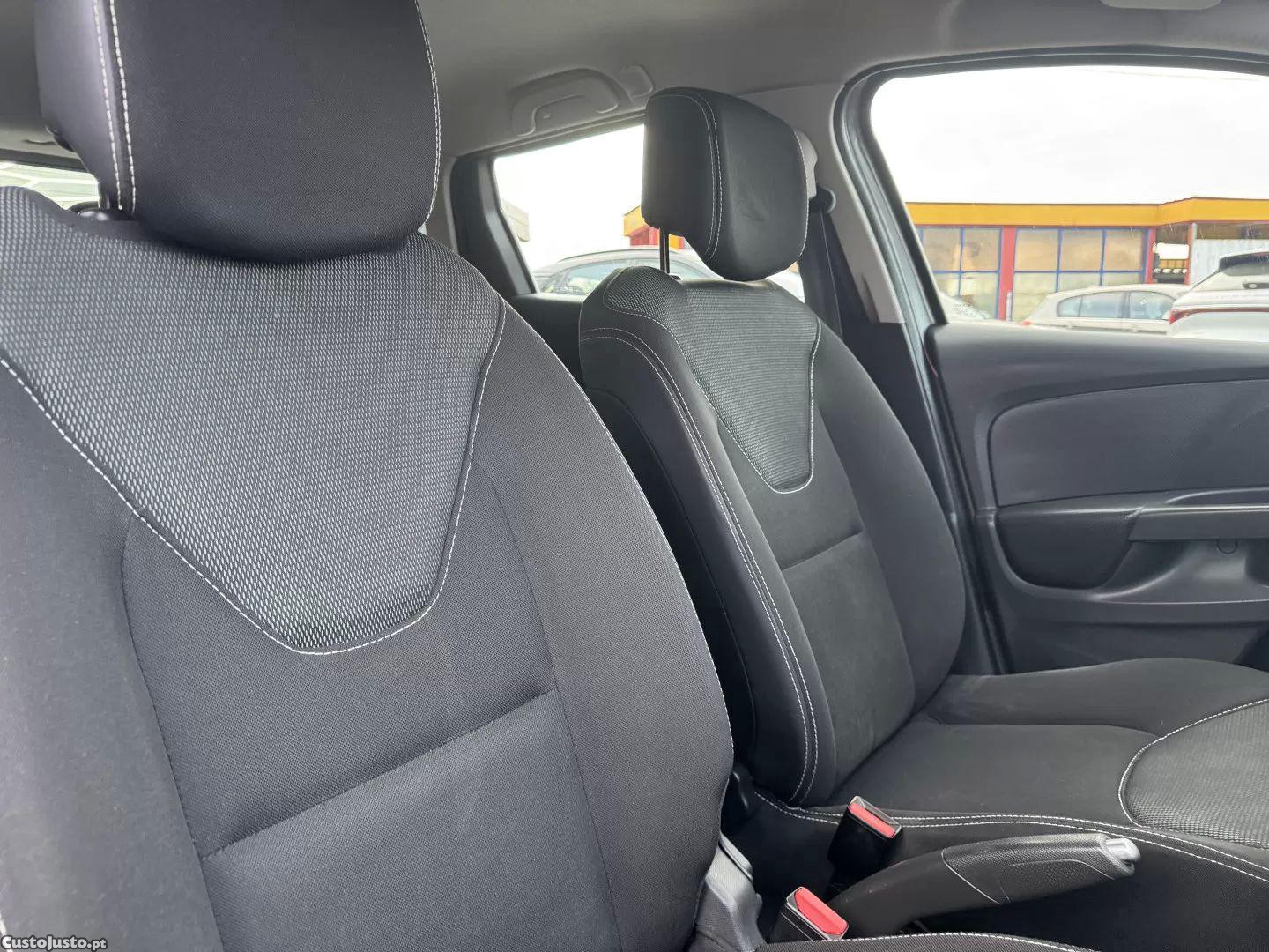 Renault Clio 1.5 dci limited — fotografia 14