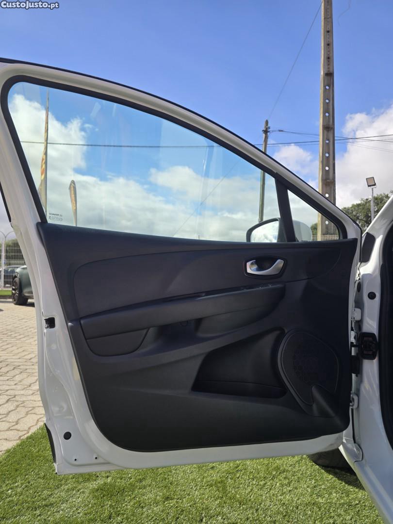 Renault Clio 1.5 dCi Zen — fotografia 13